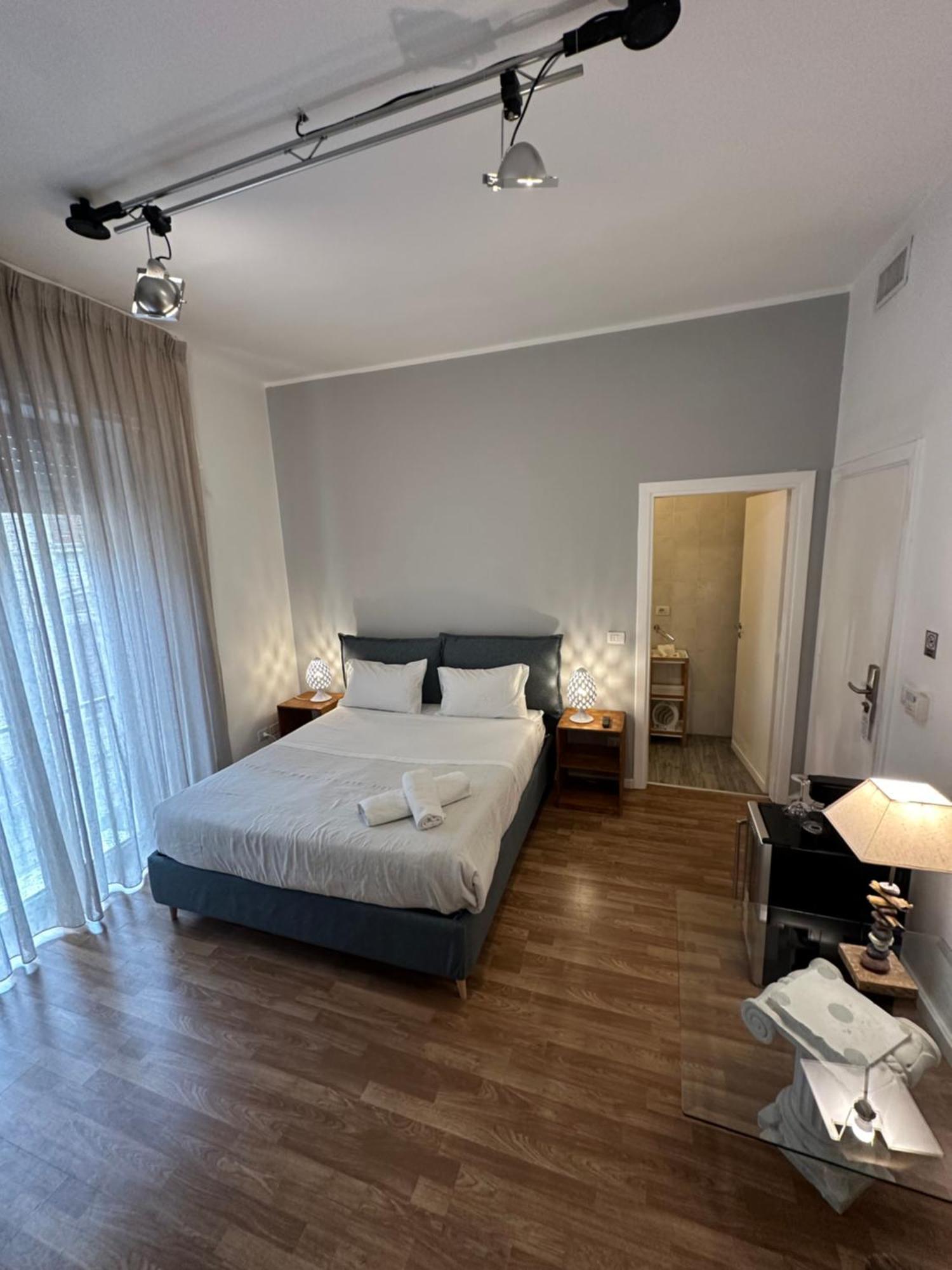 B&B Degli Artisti Suite เลชเช ภายนอก รูปภาพ