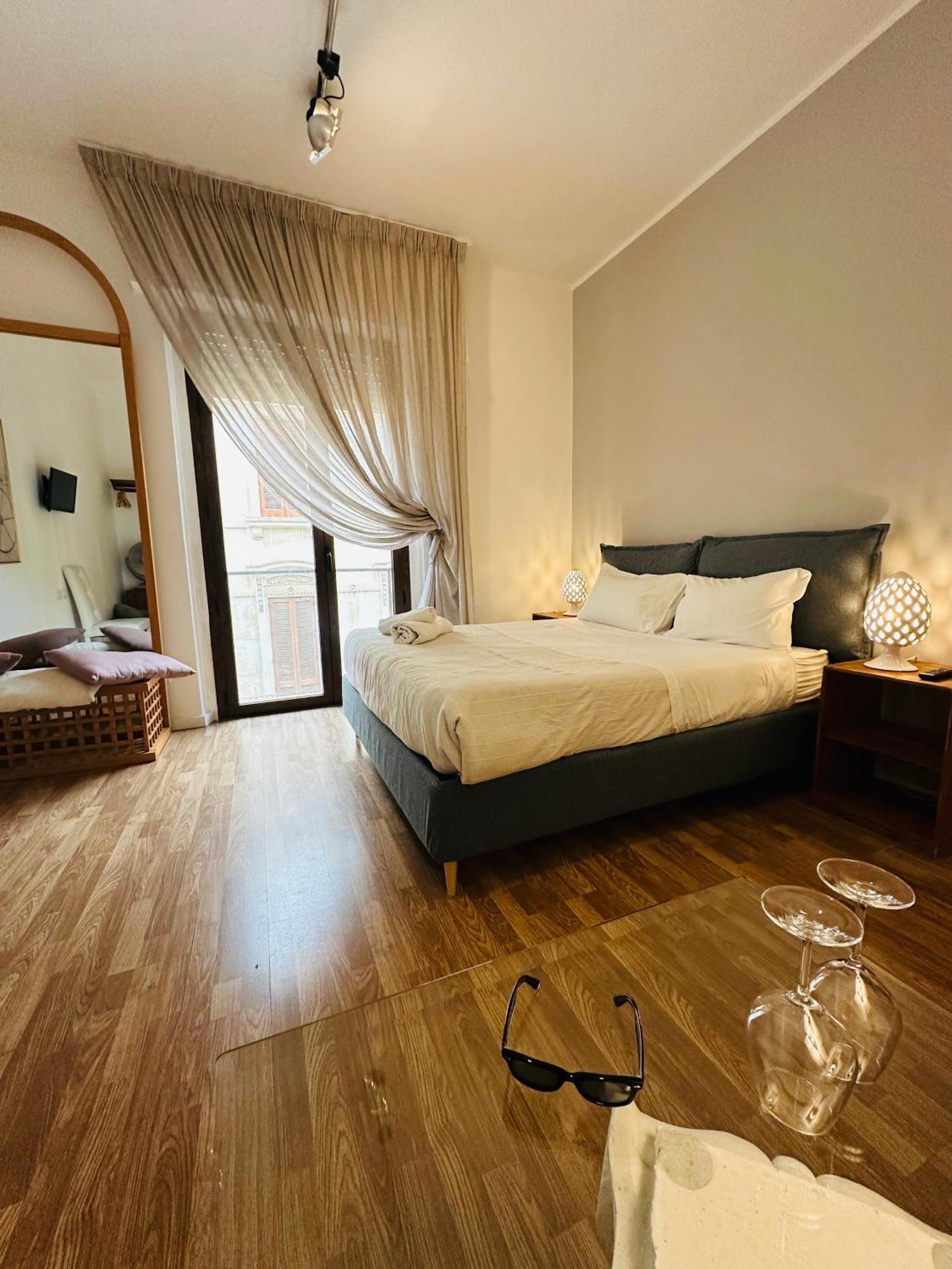 B&B Degli Artisti Suite เลชเช ภายนอก รูปภาพ