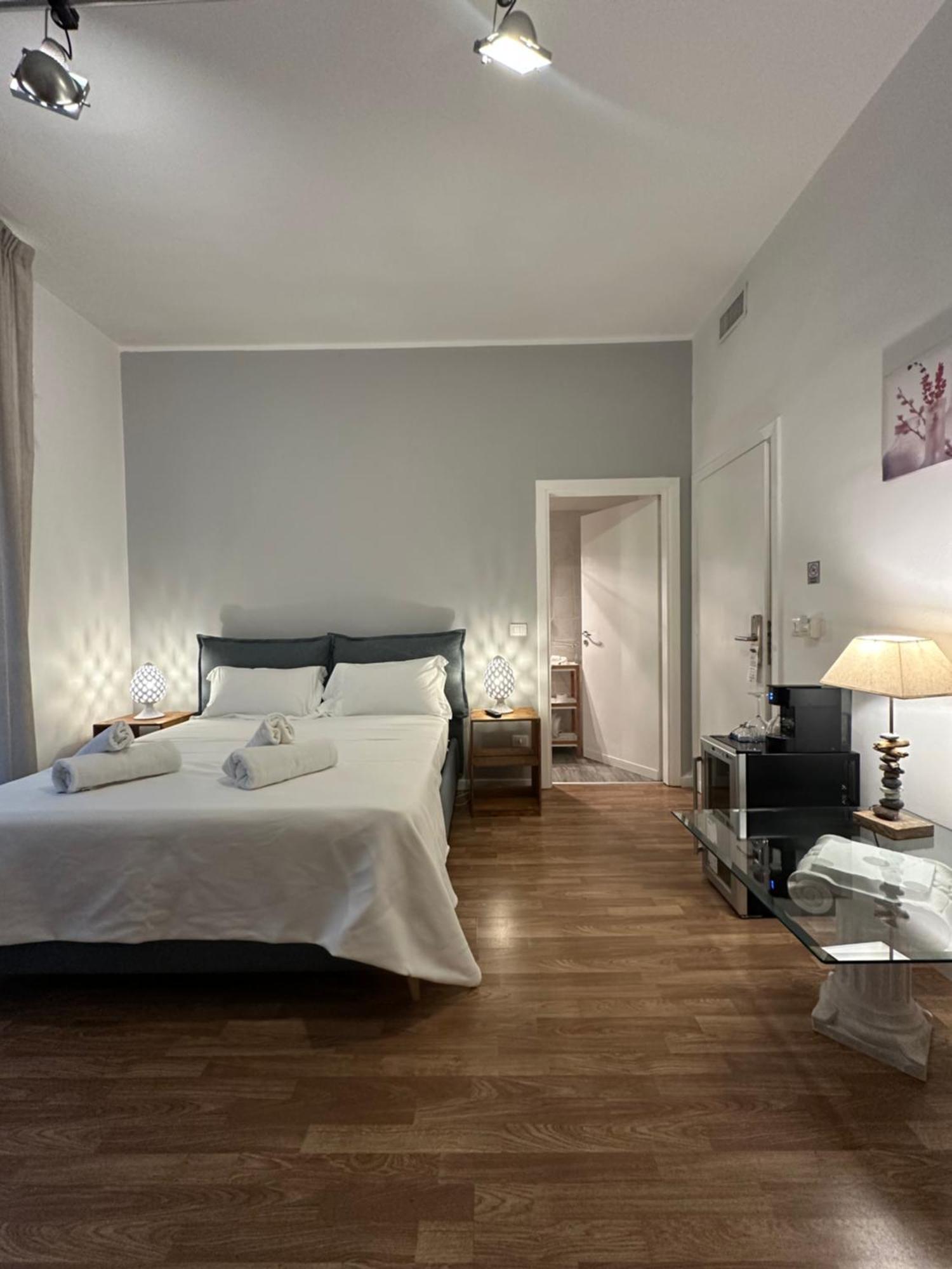 B&B Degli Artisti Suite เลชเช ภายนอก รูปภาพ